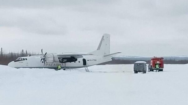 Самолет Ан-24 выкатился за пределы взлетно-посадочной полосы при посадке в аэропорту Светлогорск в Красноярском крае