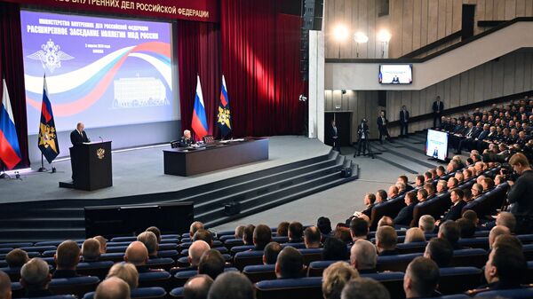 Президент РФ Владимир Путин выступает на ежегодном расширенном заседании коллегии министерства внутренних дел РФ. 2 апреля 2024