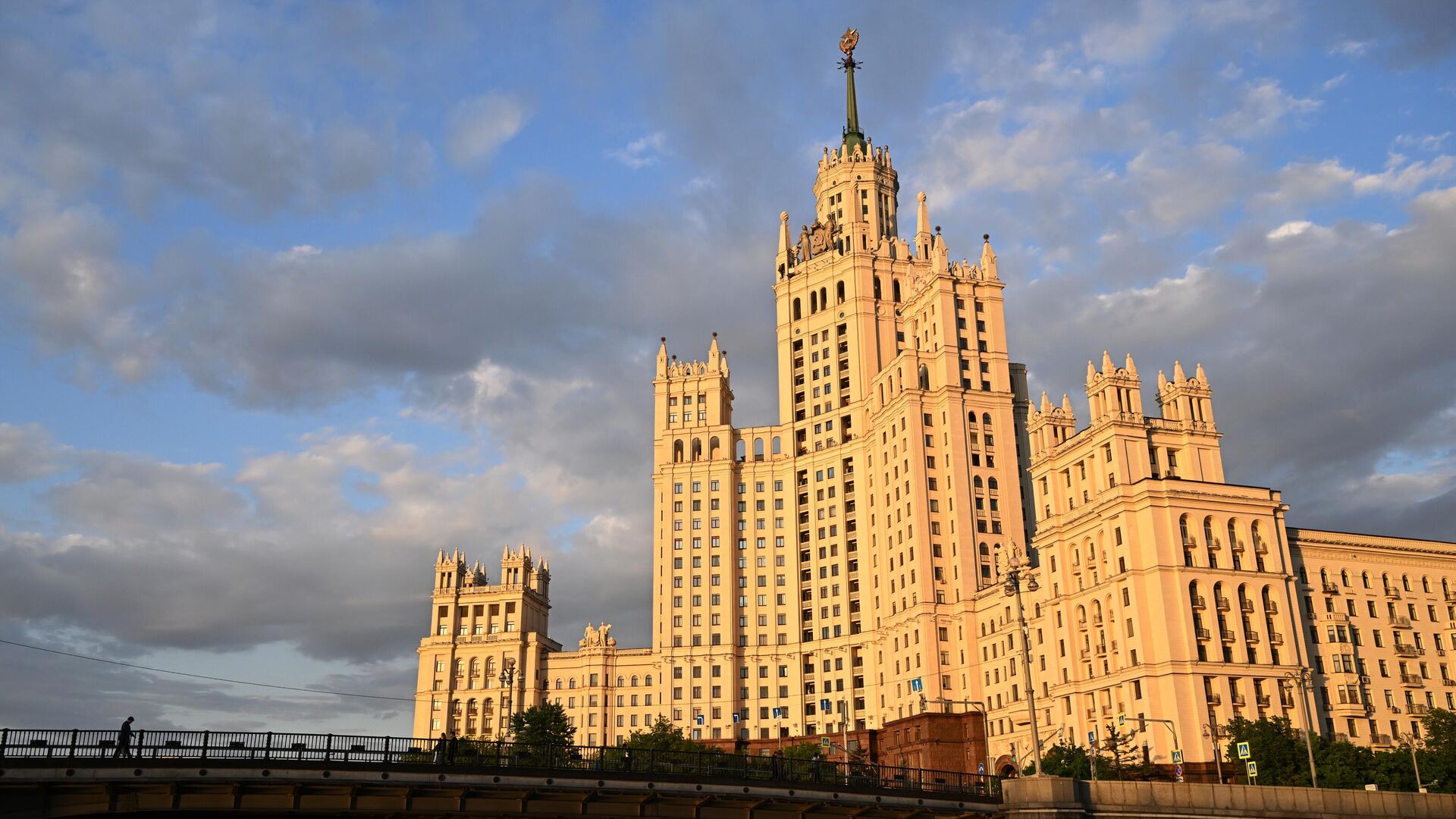 Высотное здание на Котельнической набережной в Москве - РИА Новости, 1920, 02.04.2024