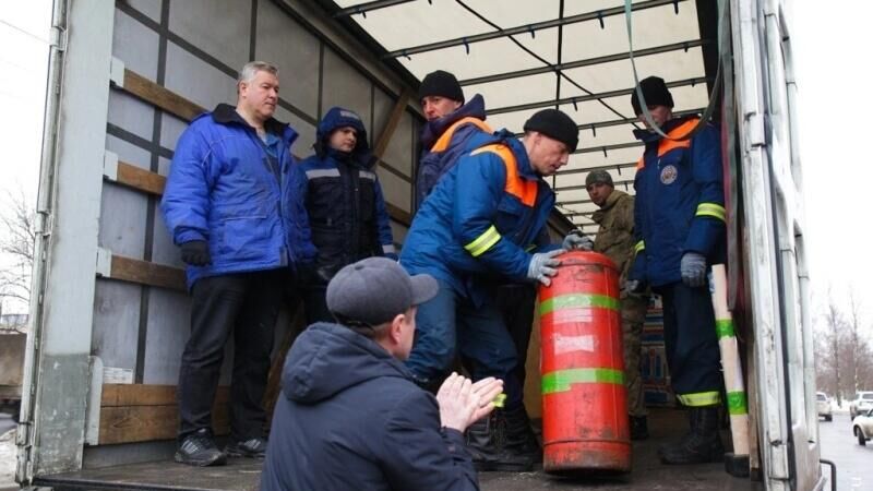 Более 2 тысяч тонн груза доставили в зону СВО из Вологодчины - РИА Новости, 1920, 02.04.2024