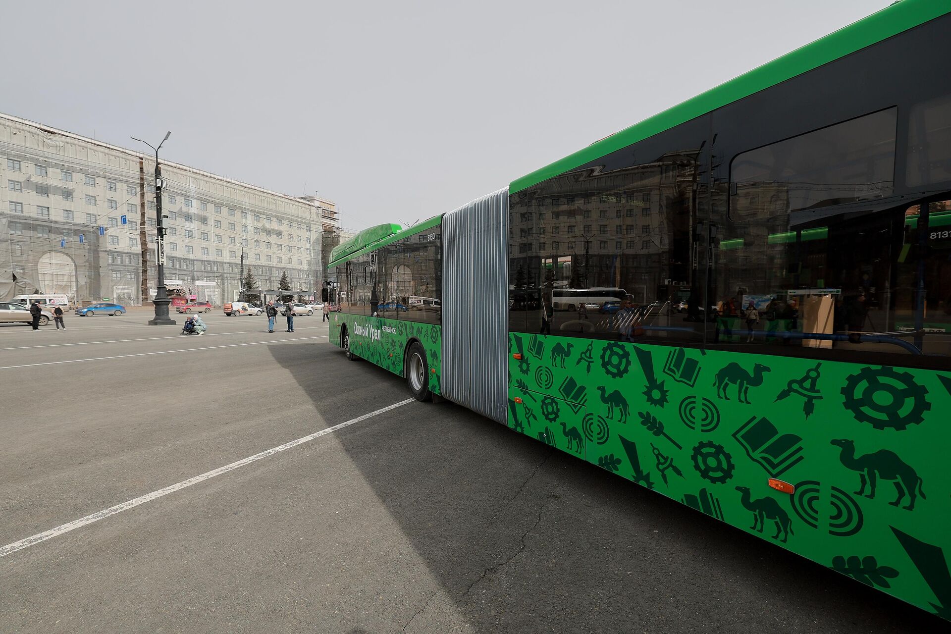 Десять новых автобусов особо большого класса вышли на улицы Челябинска
 - РИА Новости, 1920, 02.04.2024