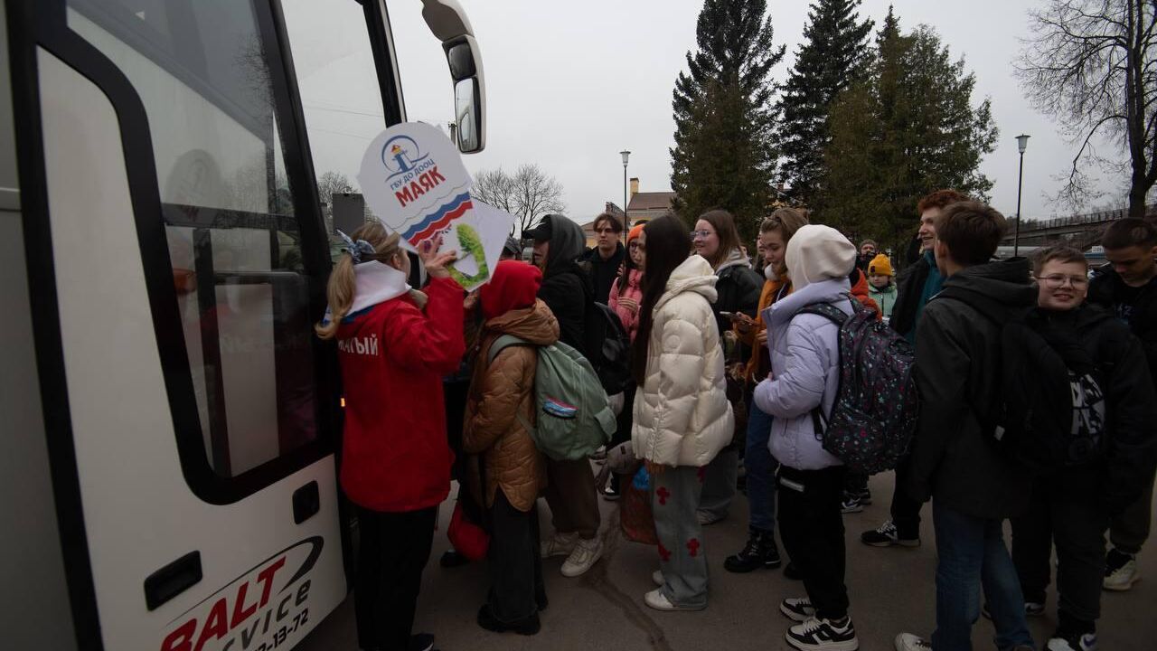 Школьники из Белгородской области прибыли в Вырицу. 2 апреля 2024 - РИА Новости, 1920, 02.04.2024