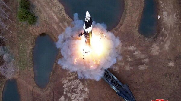 Пуск новой северокорейской баллистической ракеты Хвасонпхо-16Б