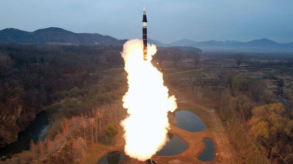 Пуск северокорейской баллистической ракеты