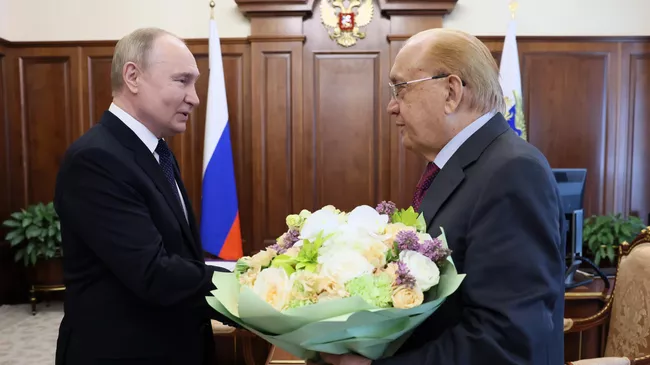 Президент РФ Владимир Путин и ректор МГУ Виктор Садовничий во время встречи. 3 апреля 2024