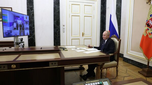 Владимир Путин принимает участие в режиме видеоконференции в церемонии открытия социальных и жилых объектов в новых регионах