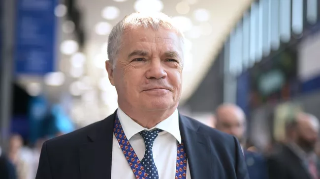 Александр Медведев