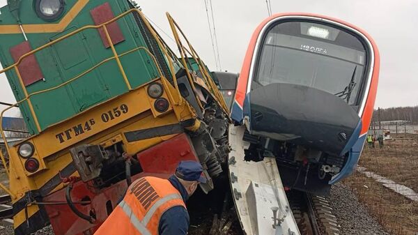 Электропоезд Иволга столкнулся с тепловозом при маневрировании на территории депо в Истре