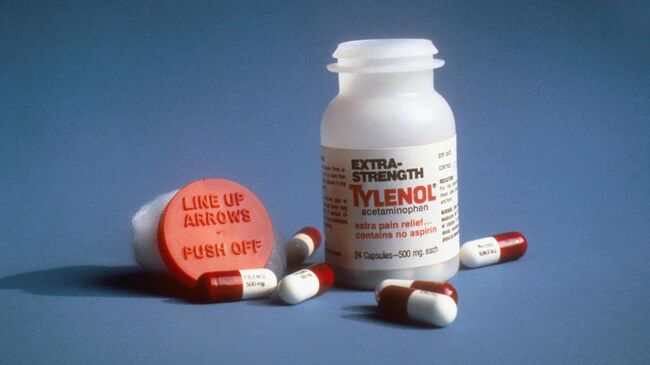 Пузырек с капсулами тайленола в 1982 году 