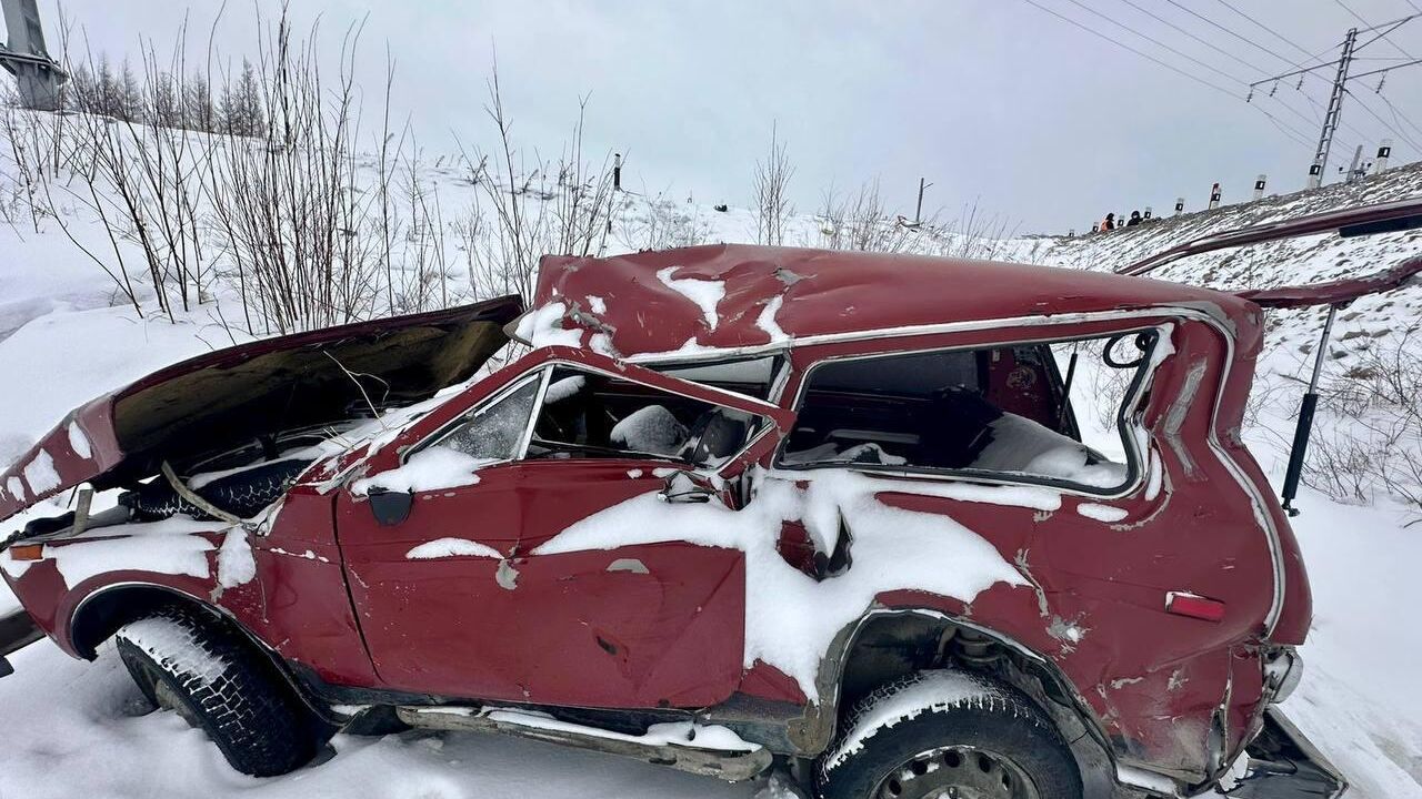 В Крыму товарный поезд столкнулся с легковушкой, погиб человек - РИА  Новости, 01.05.2024