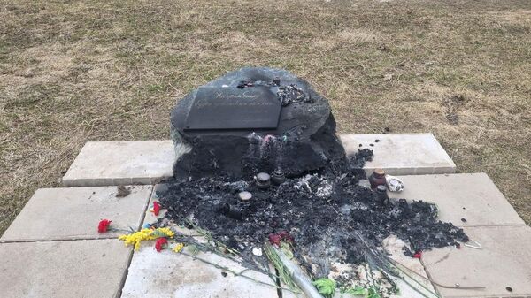 Мемориал, посвященный жертвам теракта в Крокусе, сгорел в Новой Москве 