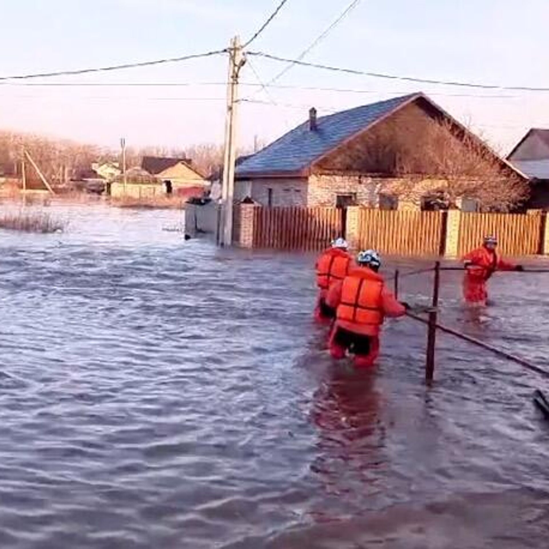 Уровень воды в реке Урал может достичь критической отметки ночью - РИА  Новости, 06.04.2024