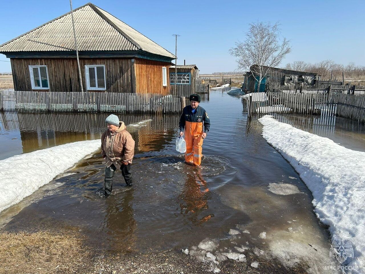 В Алтайском крае в зоне затопления остаются 23 дома и 65 участков - РИА  Новости, 15.04.2024