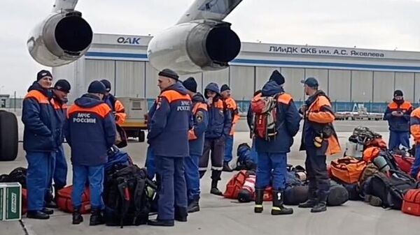 Дополнительный эшелон спасателей МЧС, вылетающий в Оренбургскую область