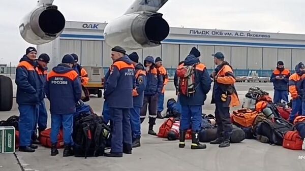 Дополнительный эшелон спасателей МЧС, вылетающий в Оренбургскую область