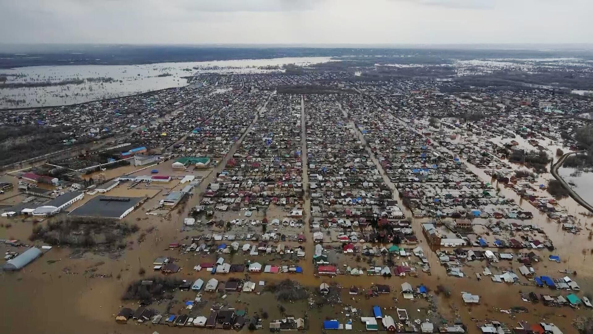 Город Орск, частично подтопленный после прорыва дамбы - РИА Новости, 1920, 06.04.2024