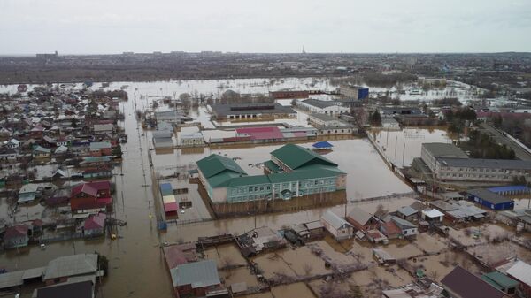 Город Орск, частично подтопленный после прорыва дамбы. 6 апреля 2024