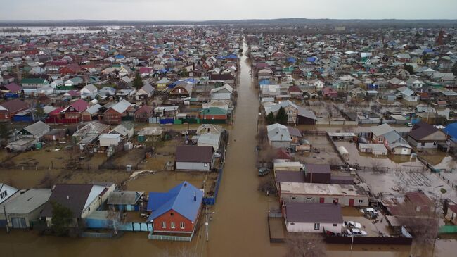 Город Орск, частично подтопленный после прорыва дамбы