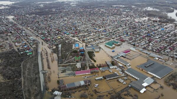 Город Орск, частично подтопленный после прорыва дамбы