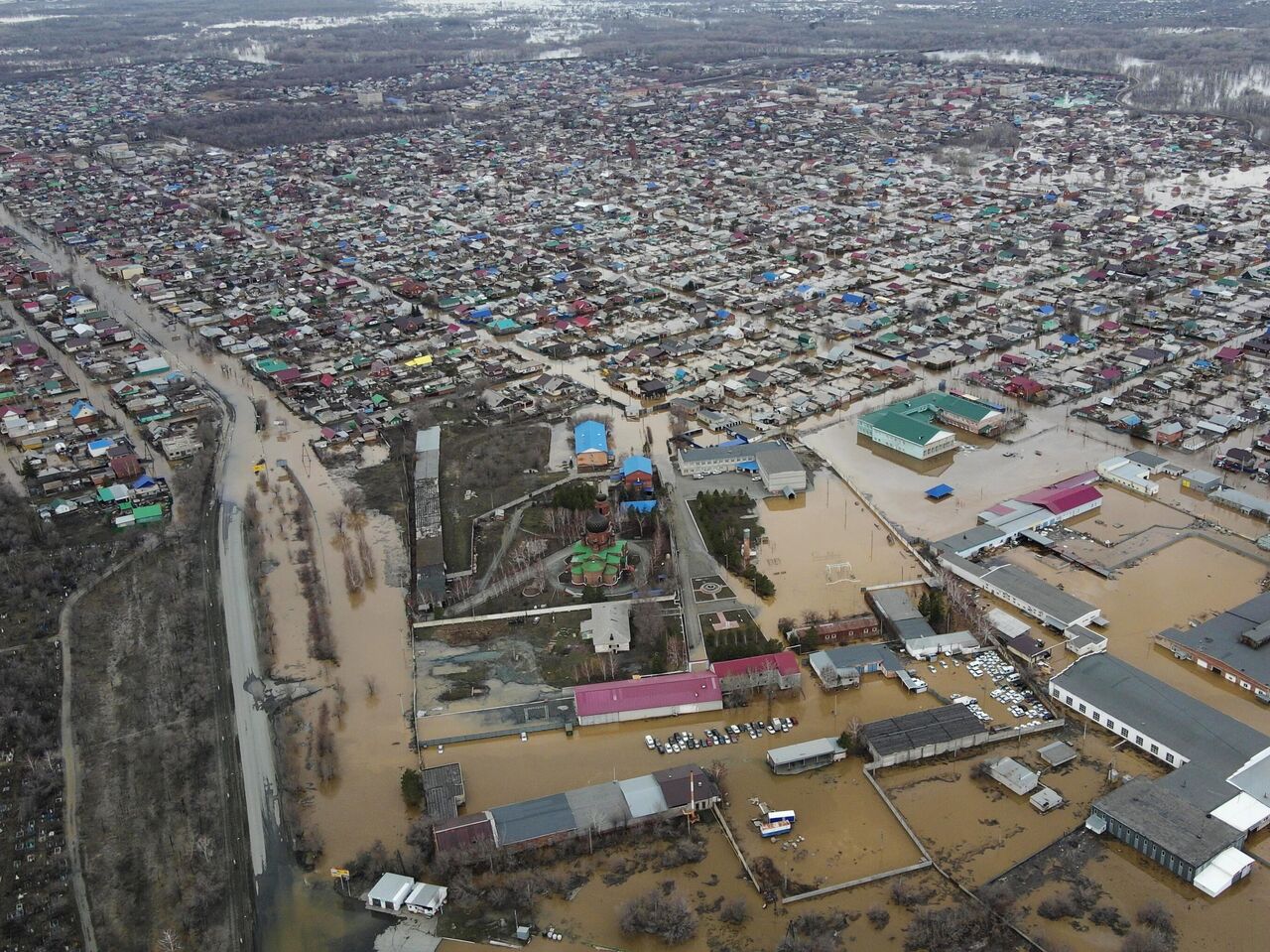 Сбербанк проведет реструктуризацию кредитов пострадавшим от паводка в Орске  - РИА Новости, 07.04.2024