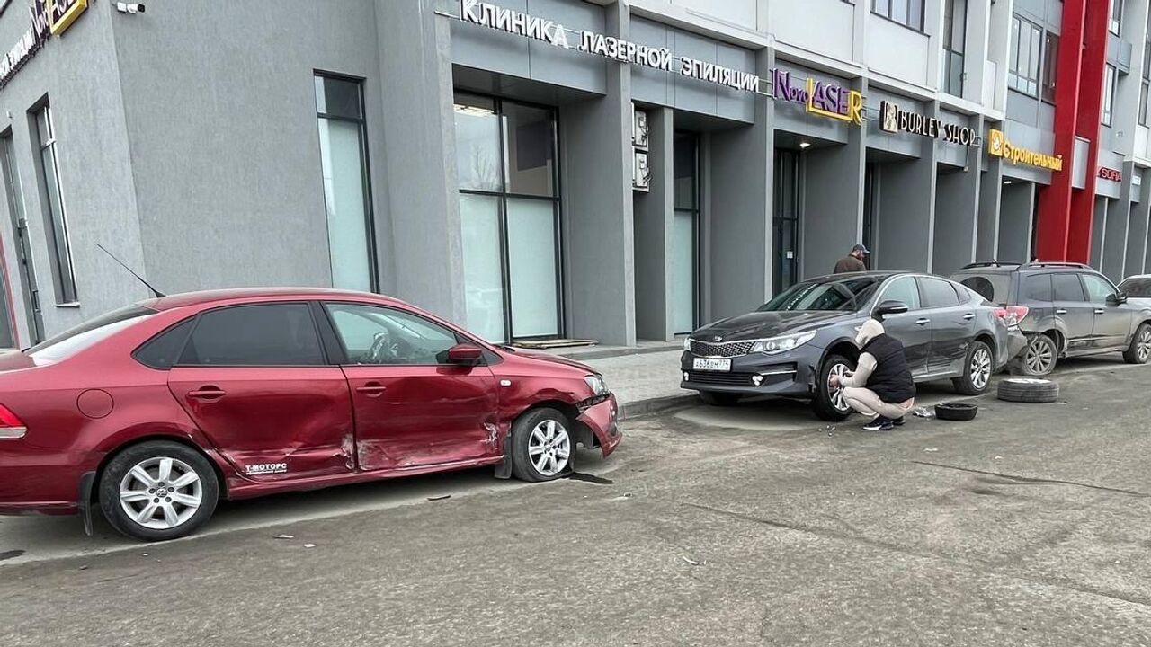 На Урале пьяная девушка на Porsche Cayenne разбила несколько машин - РИА  Новости, 07.04.2024