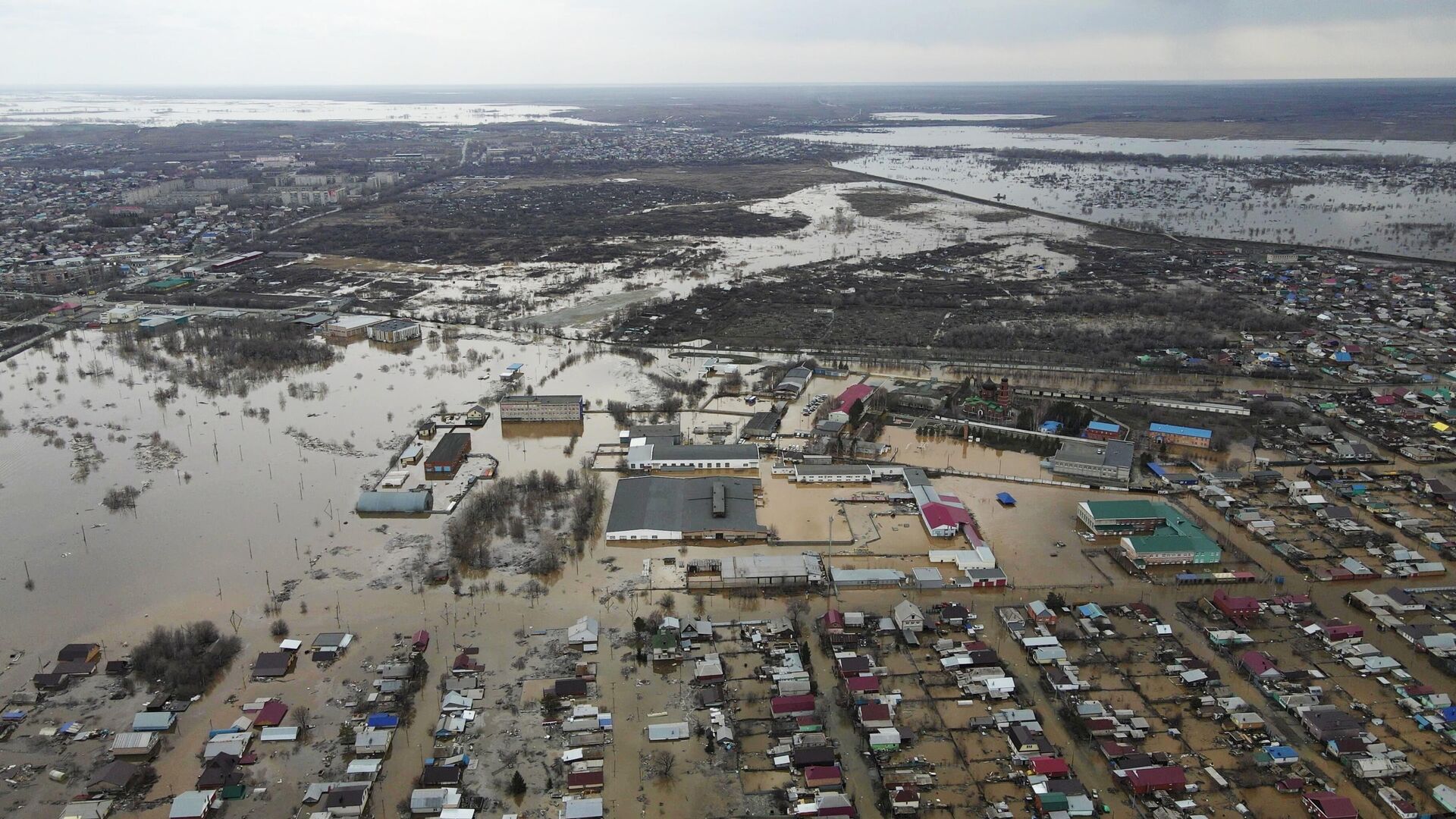 Город Орск, частично затопленный после прорыва дамбы - РИА Новости, 1920, 13.04.2024