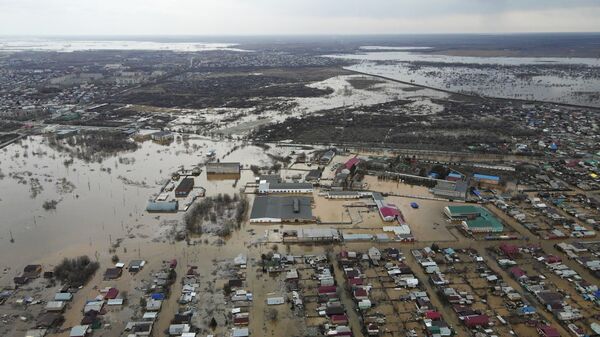 Город Орск, частично затопленный после прорыва дамбы
