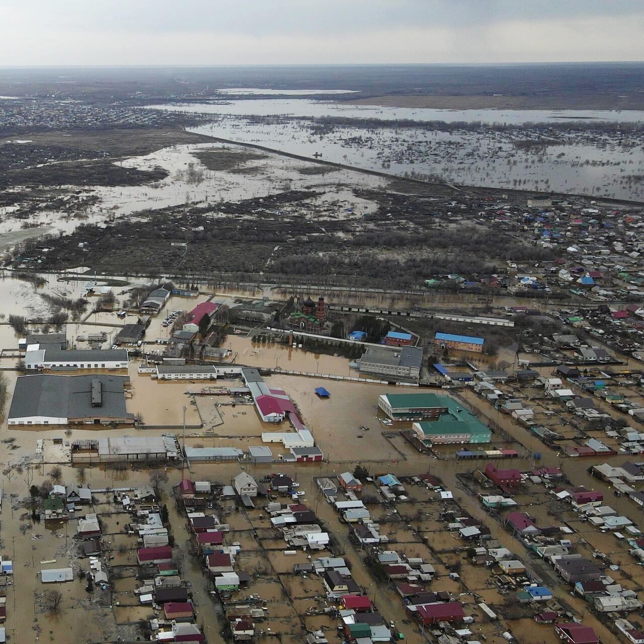 В Орске в зоне затопления остается 6641 жилой дом - РИА Новости, 08.04.2024