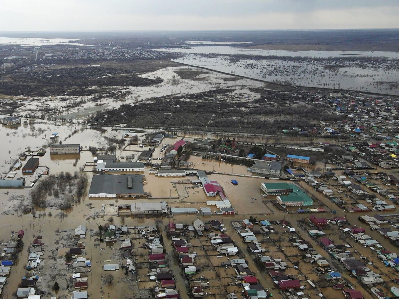 В Орске в зоне затопления остается 6641 жилой дом - РИА Новости, 08.04.2024