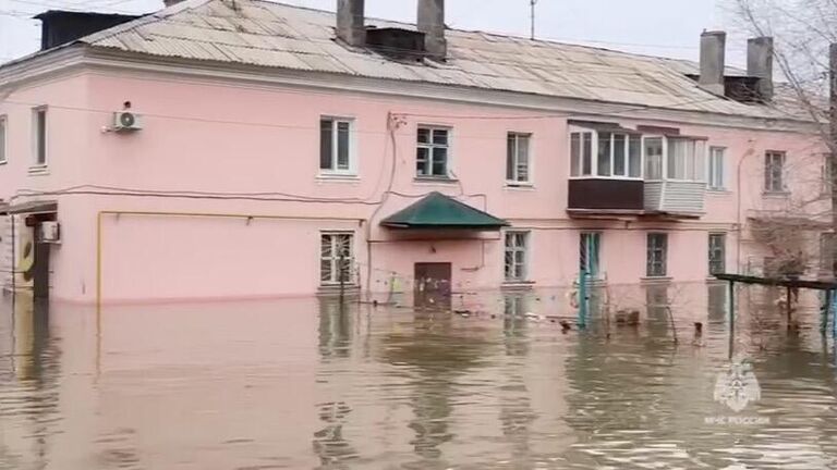 Последствия прорыва дамбы в Орске Оренбургской области