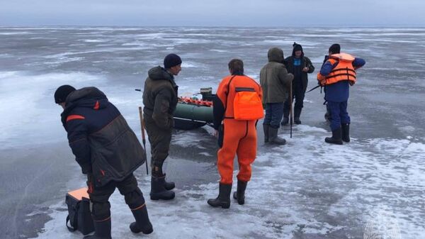 Инспекторы ГИМС Ивановской области и спасатели поисково-спасательного отряда г. Юрьевец спасли шестерых  рыбаков с оторвавшейся льдины