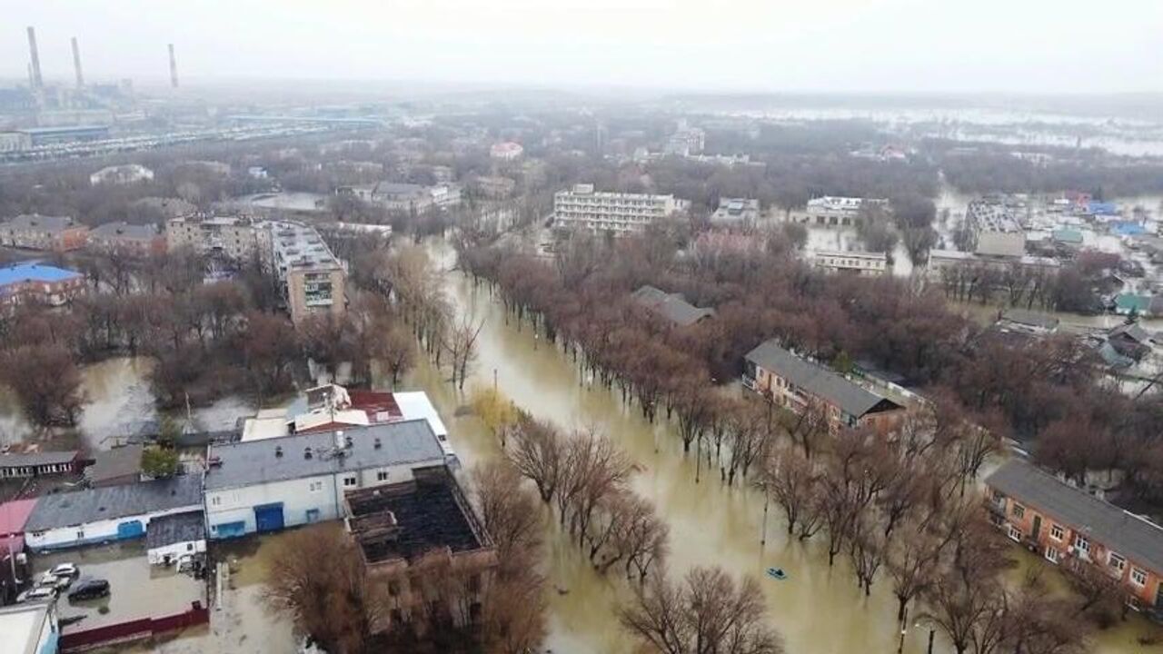 В Орске затопило 6641 жилой дом - РИА Новости, 07.04.2024