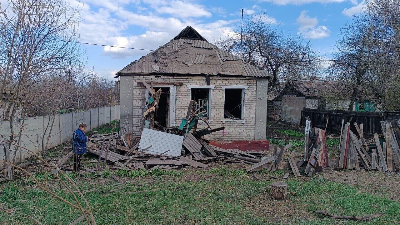 Последствия обстрела со стороны ВСУ Никитовского района Горловки. 7 апреля 2024 - РИА Новости, 1920, 07.04.2024