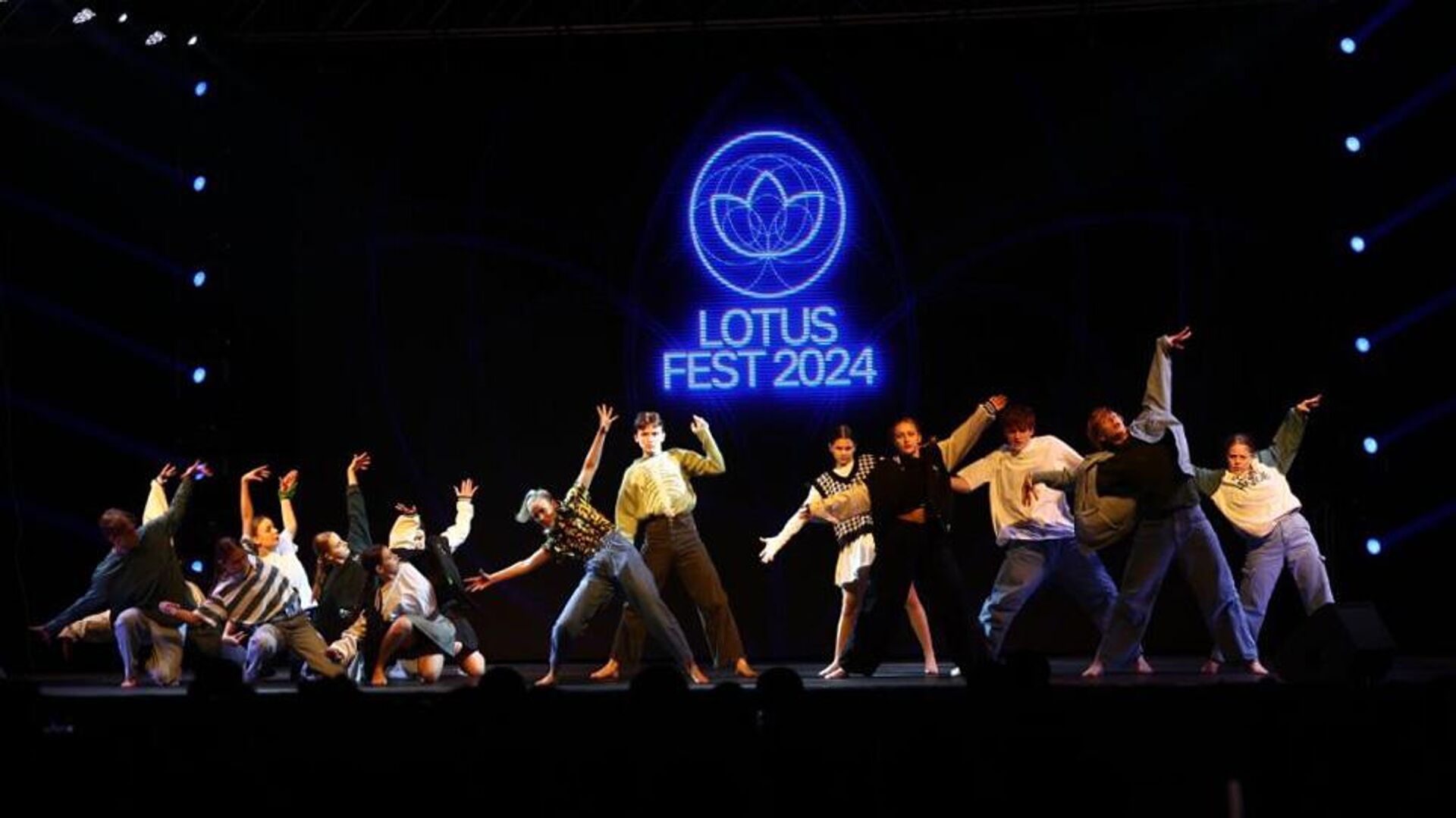 Участники танцевального фестиваля Lotus Fest в Астрахани - РИА Новости, 1920, 08.04.2024