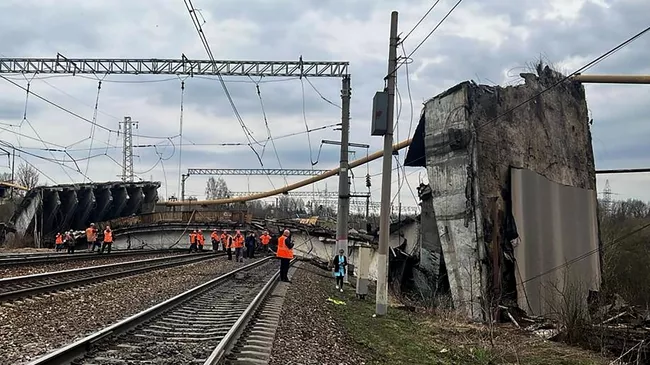 Обрушение путепровода на перегоне Вязьма — Семлево в Смоленской области