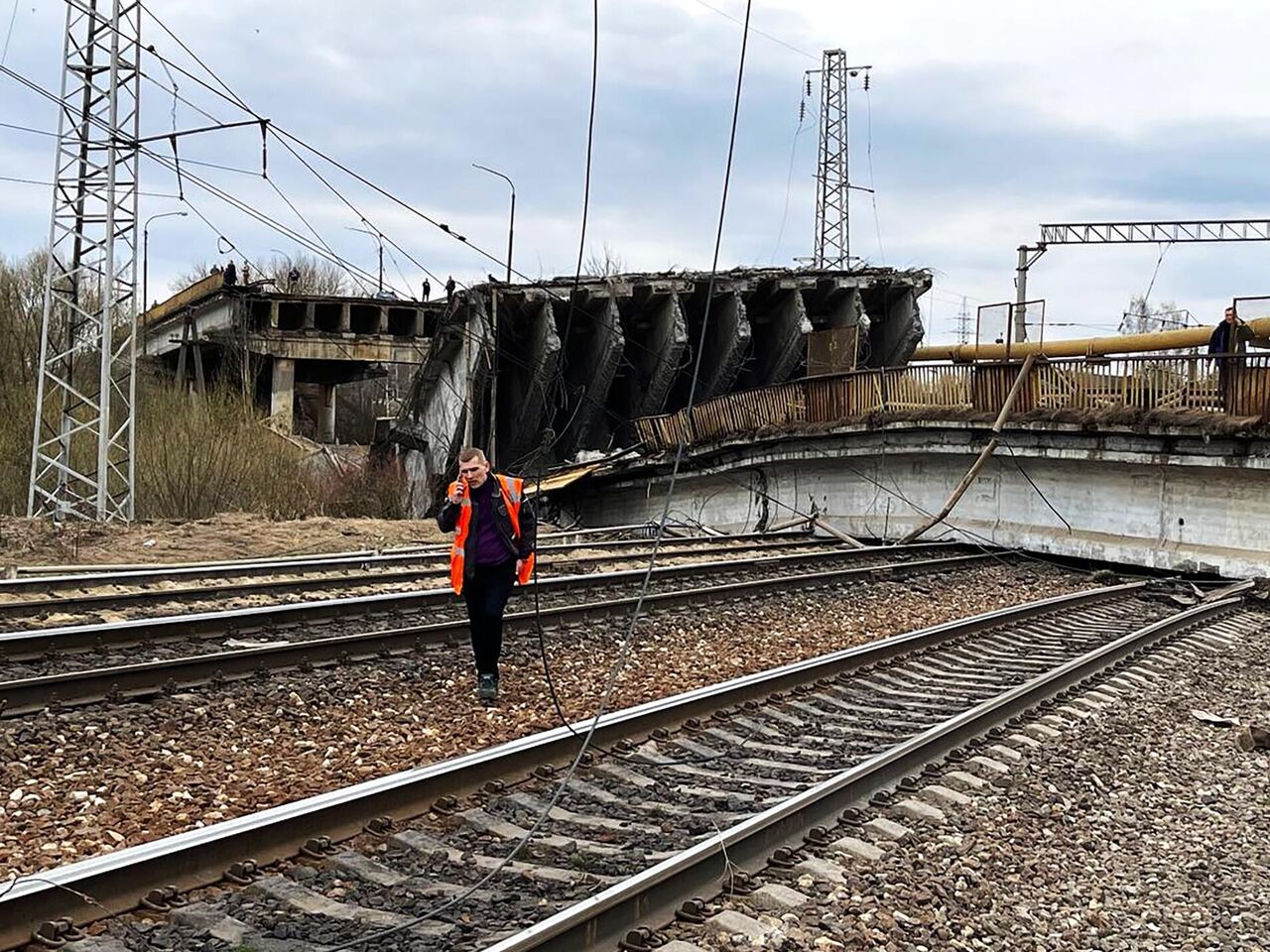 Смоленский губернатор рассказал подробности обрушения моста в Вязьме - РИА  Новости, 08.04.2024