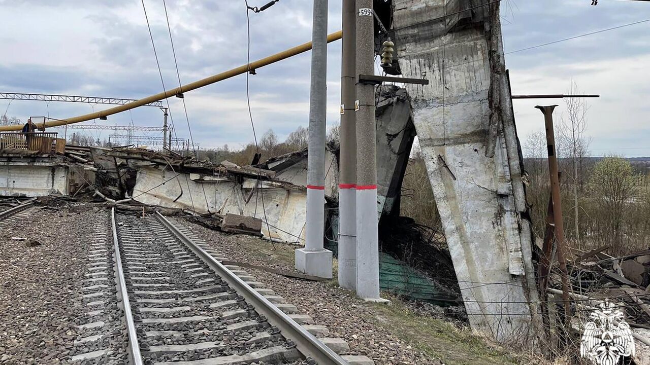 В Вязьме началось строительство объездной дороги у рухнувшего путепровода -  РИА Новости, 11.04.2024