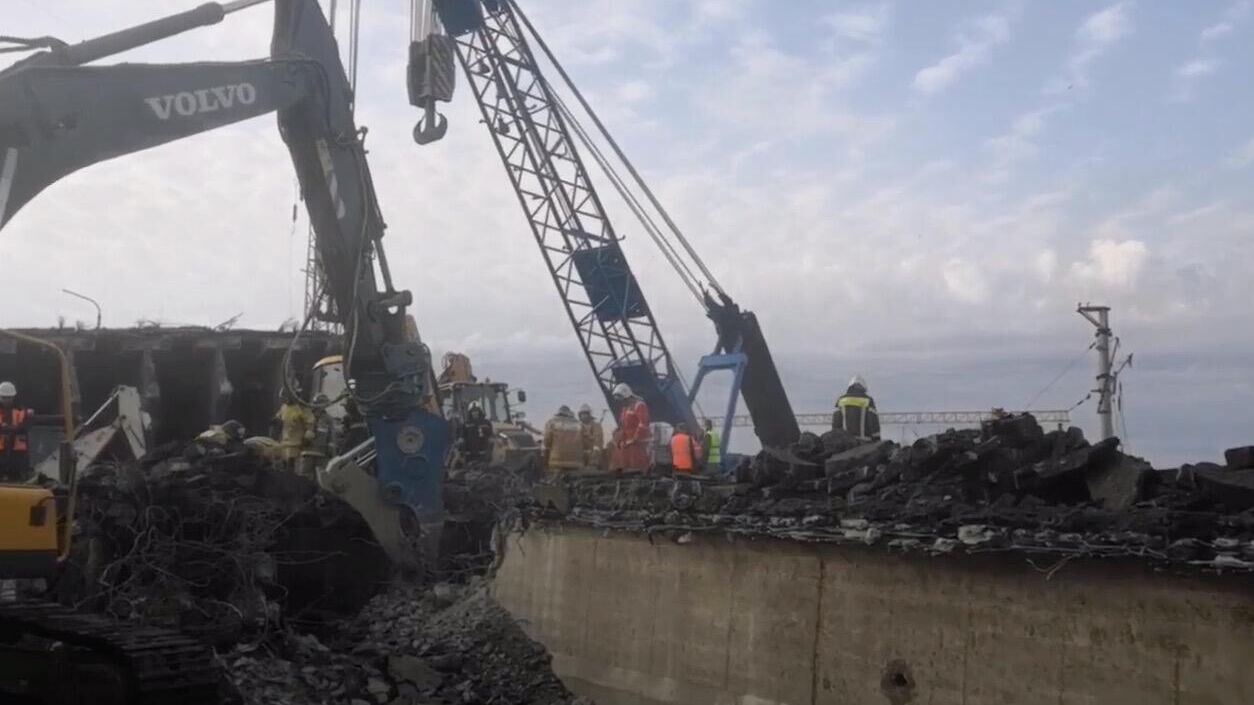 Устранение последствий обрушения Панинского путепровода в Вязьме - РИА Новости, 1920, 09.04.2024