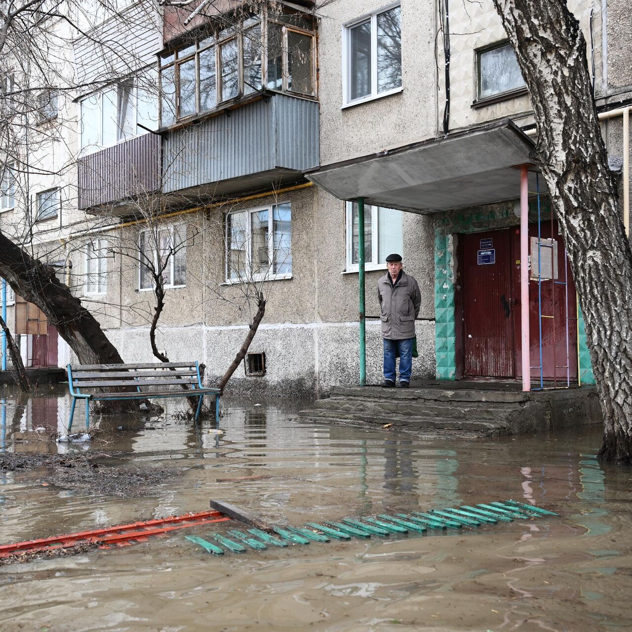 Вода в микрорайоне Старый город в Орске убыла - РИА Новости, 12.04.2024