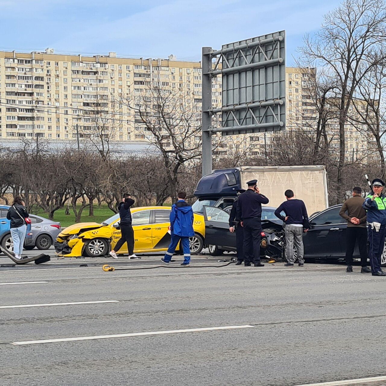 На Кутузовском проспекте в Москве произошло массовое ДТП - РИА Новости,  09.04.2024