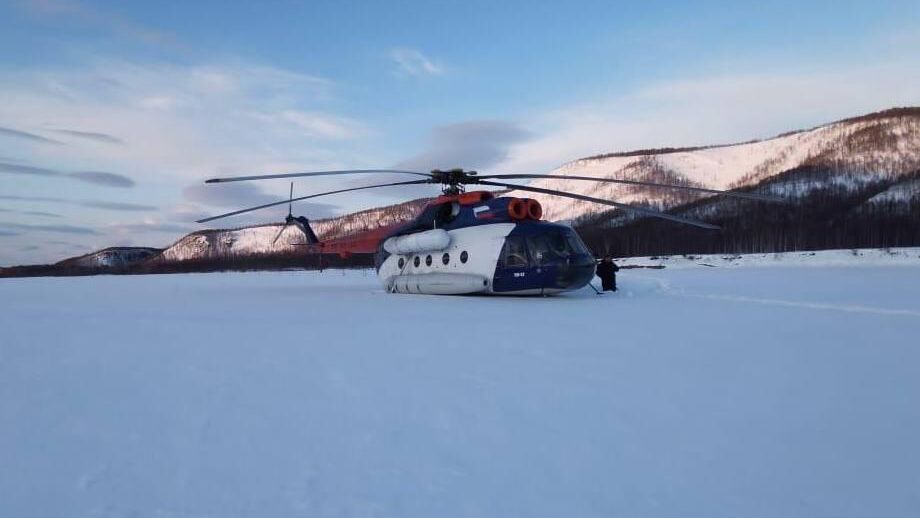 Вертолет Ми-8 совершил вынужденную посадку в районе реки Улья в Охотском районе Хабаровского края. 9 апреля 2024 - РИА Новости, 1920, 09.04.2024