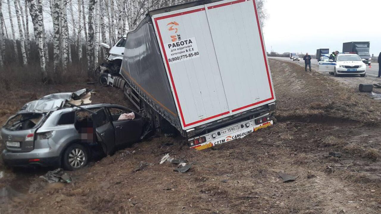 В Крыму завели дело после смертельного ДТП с грузовиком и легковушкой - РИА  Новости, 15.04.2024