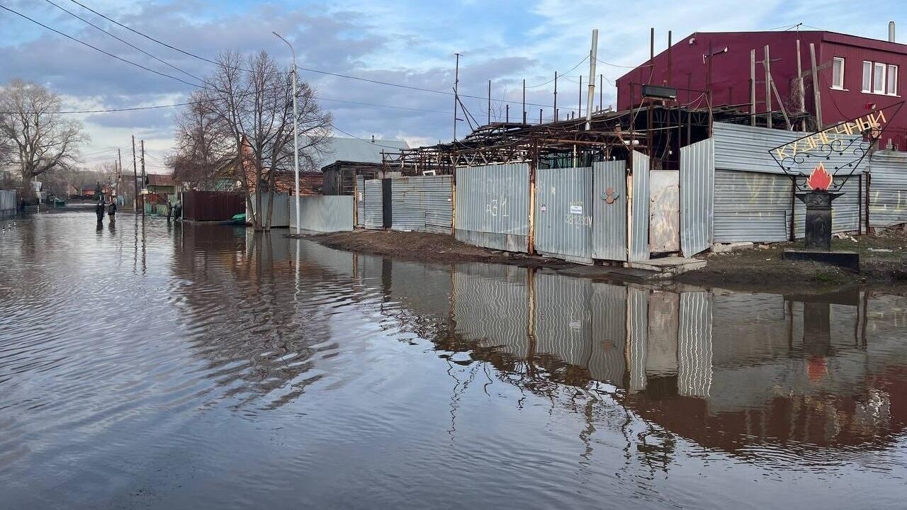 Подтопления в поселке Кузнечный под Оренбургом - РИА Новости, 1920, 09.04.2024