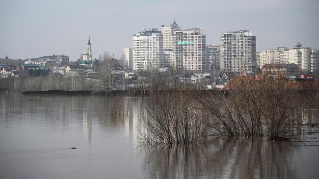 Подтопленная Уральская улица в Оренбурге