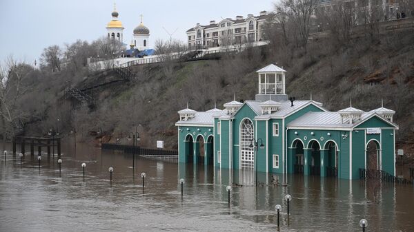Затопленная набережная в Оренбурге