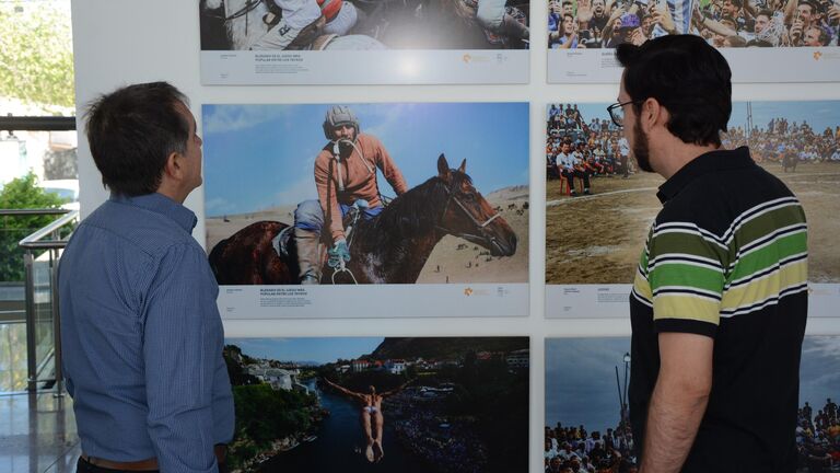 Выставка фотографий победителей Конкурса имени Андрея Стенина в Сан-Хуане (Аргентина)