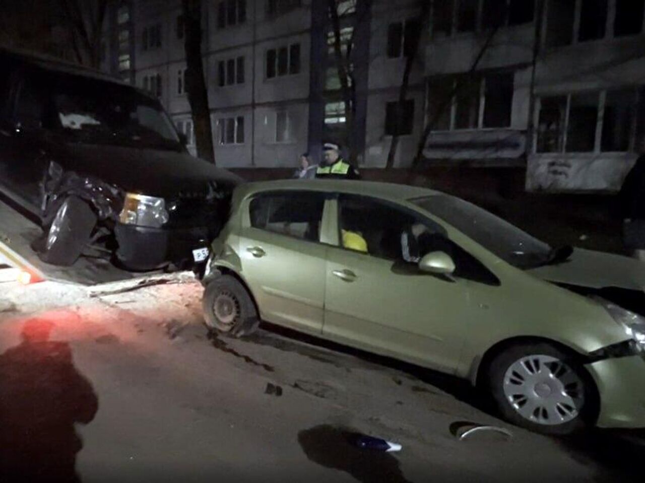 В Брянске пьяный водитель врезался в девять припаркованных автомобилей -  РИА Новости, 10.04.2024