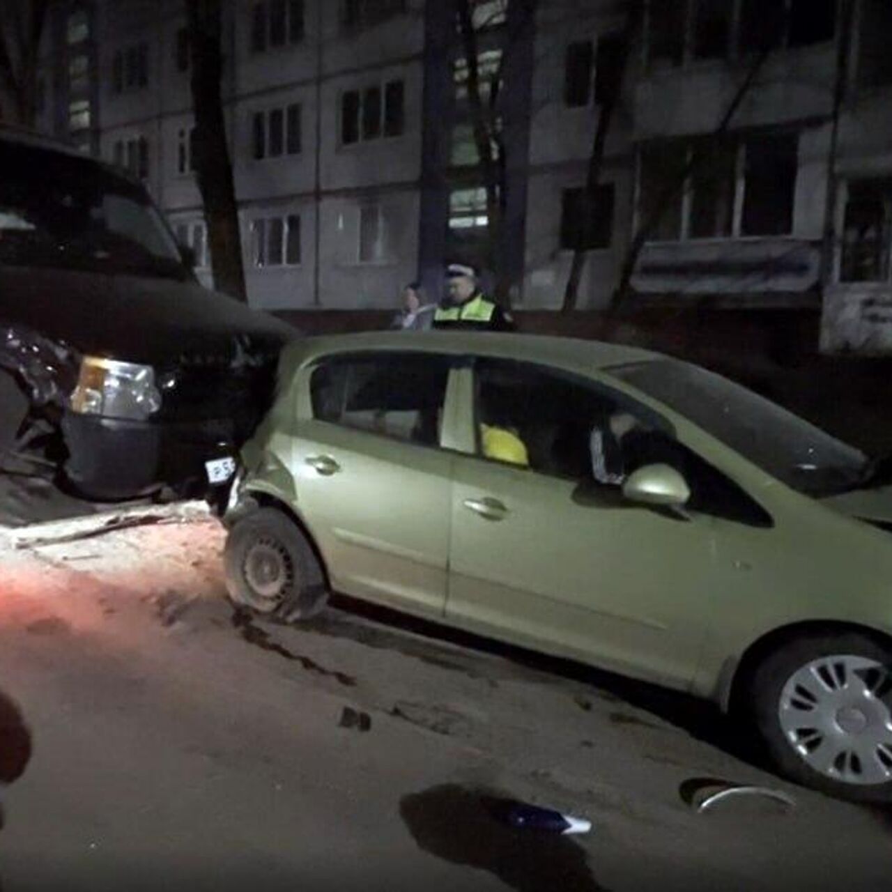 В Брянске пьяный водитель врезался в девять припаркованных автомобилей -  РИА Новости, 10.04.2024