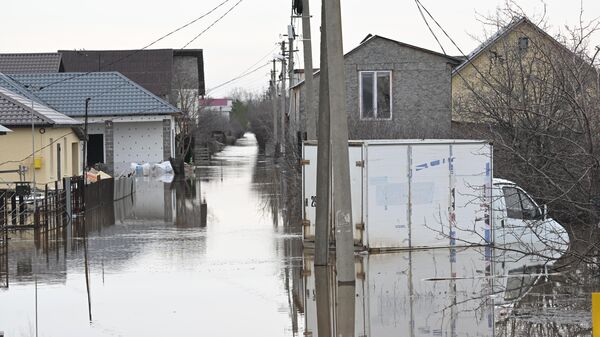 Затопленная улица в поселке 9-го января Оренбургской области
