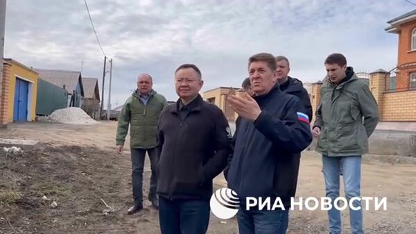  Глава Минстроя Ирек Файзуллин осмотрел затопленный поселок Мостострой в Орске